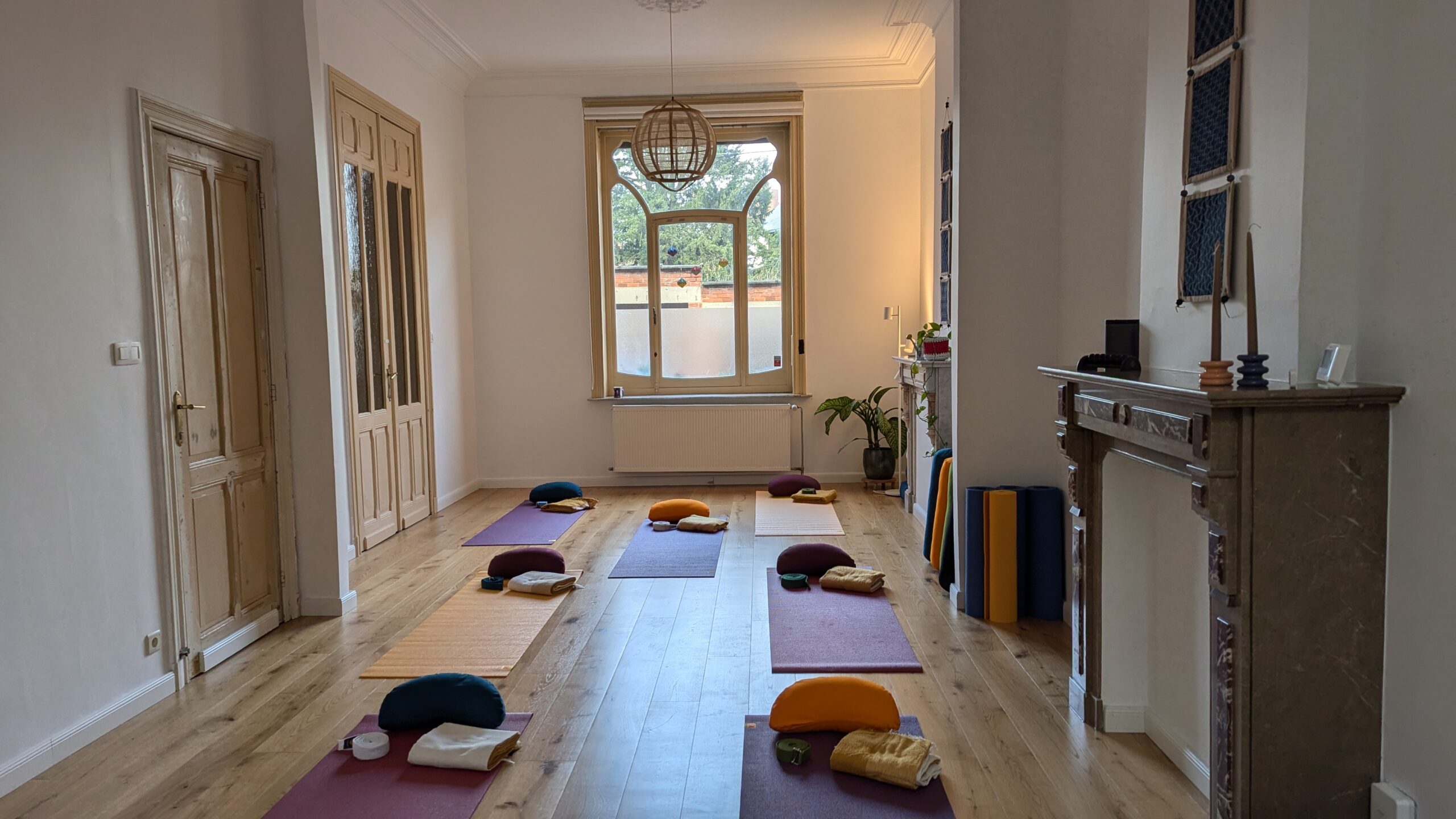 Élégante salle de Yoga à Braine-Le-Comte dans une maison de maître